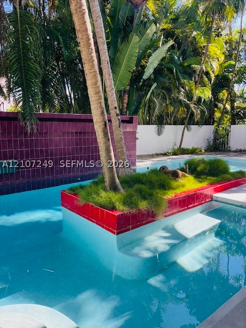 241 Harbor Dr Key Biscayne, FL 33149