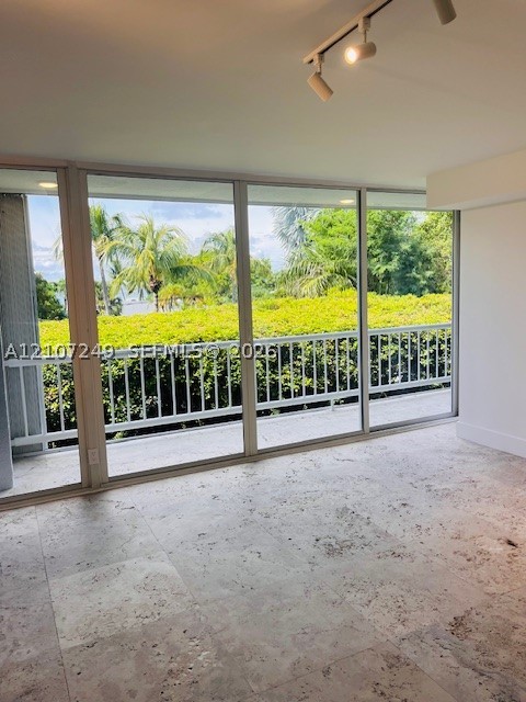 241 Harbor Dr Key Biscayne, FL 33149