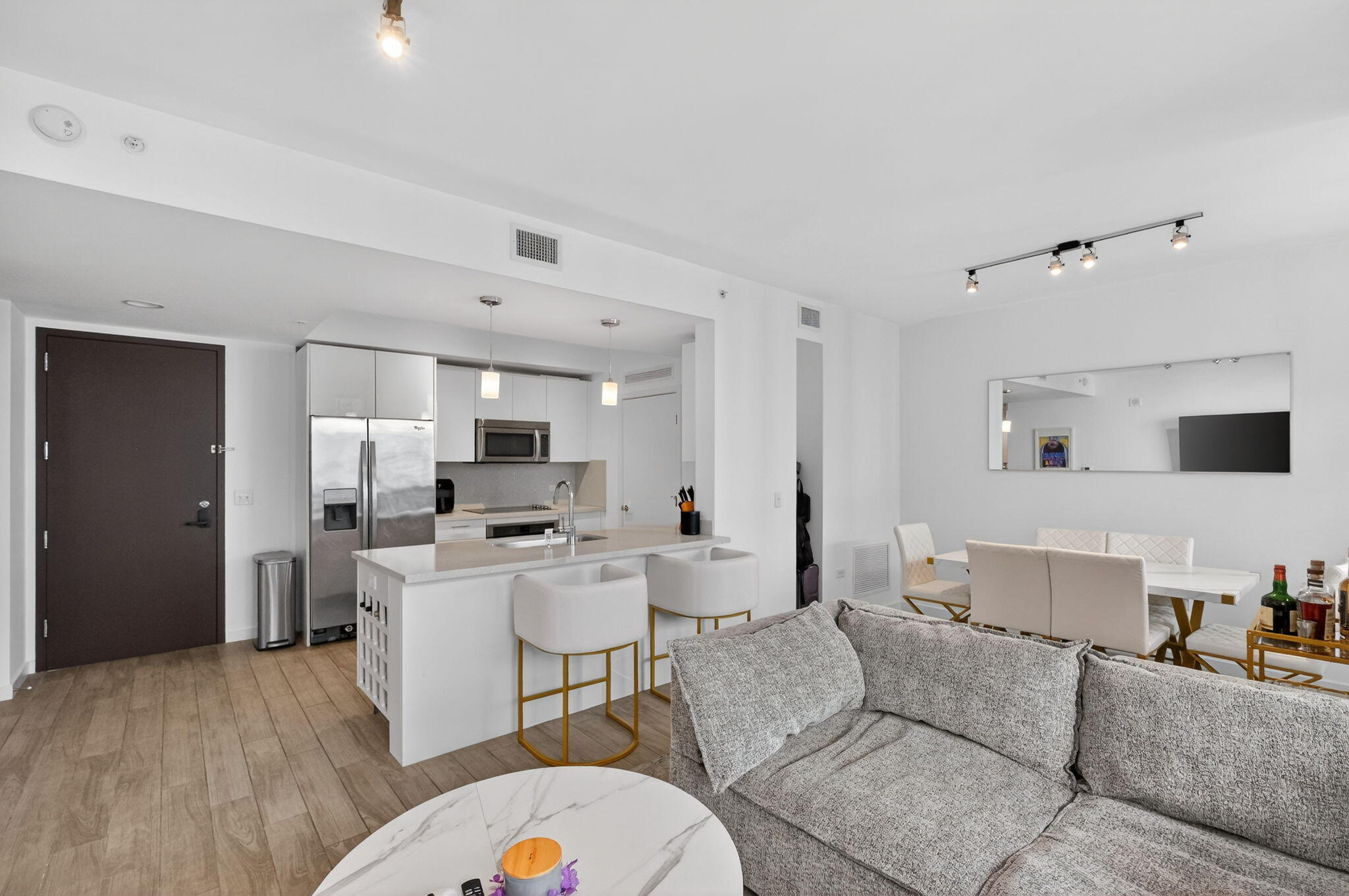 999 SW 1st #2615 Miami, FL 33130