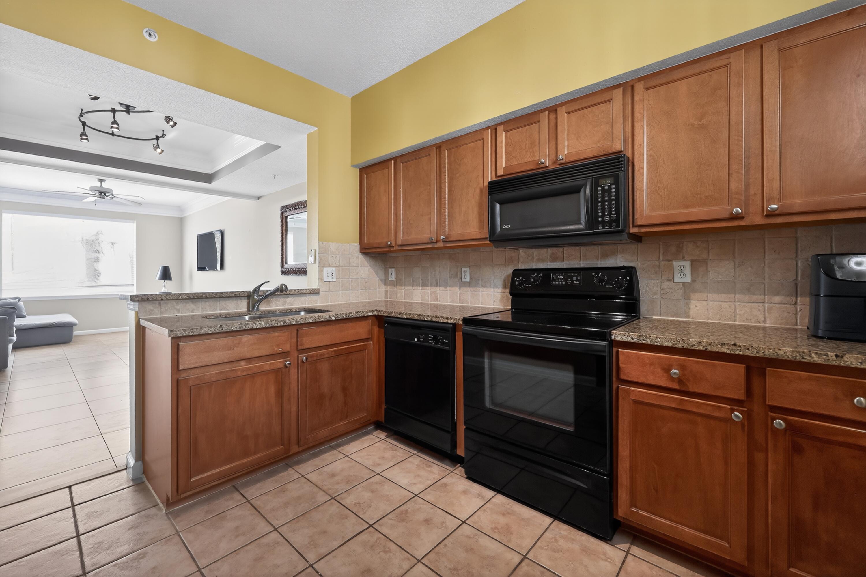 156 Aragon #103 Jupiter, FL 33458