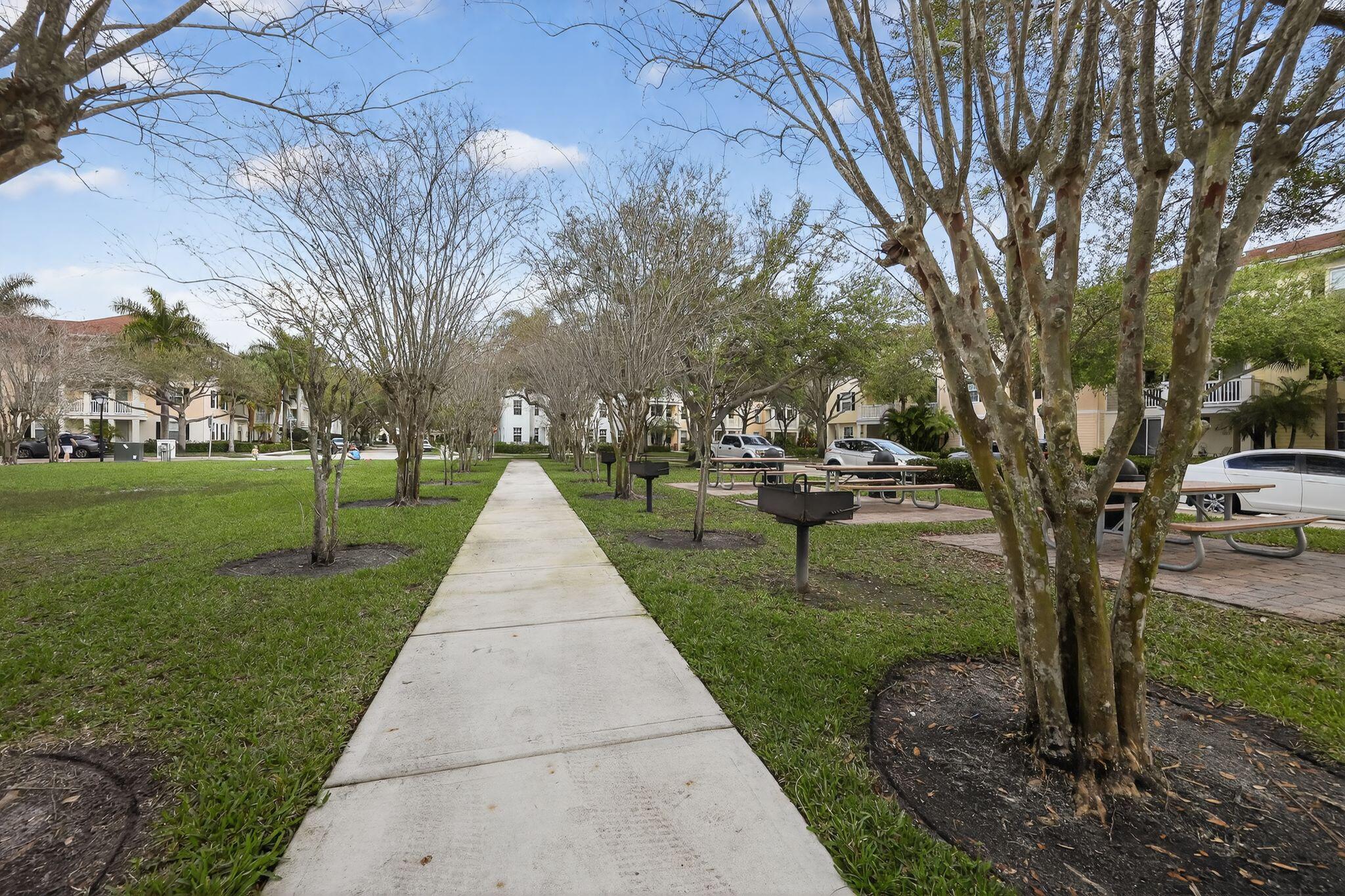 156 Aragon #103 Jupiter, FL 33458