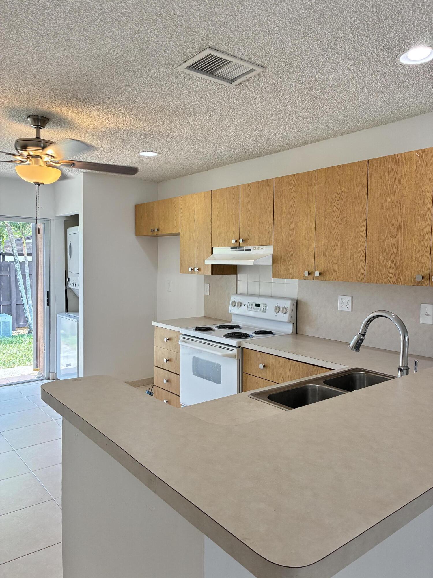 2301 Buttonwood Pembroke Pines, FL 33026