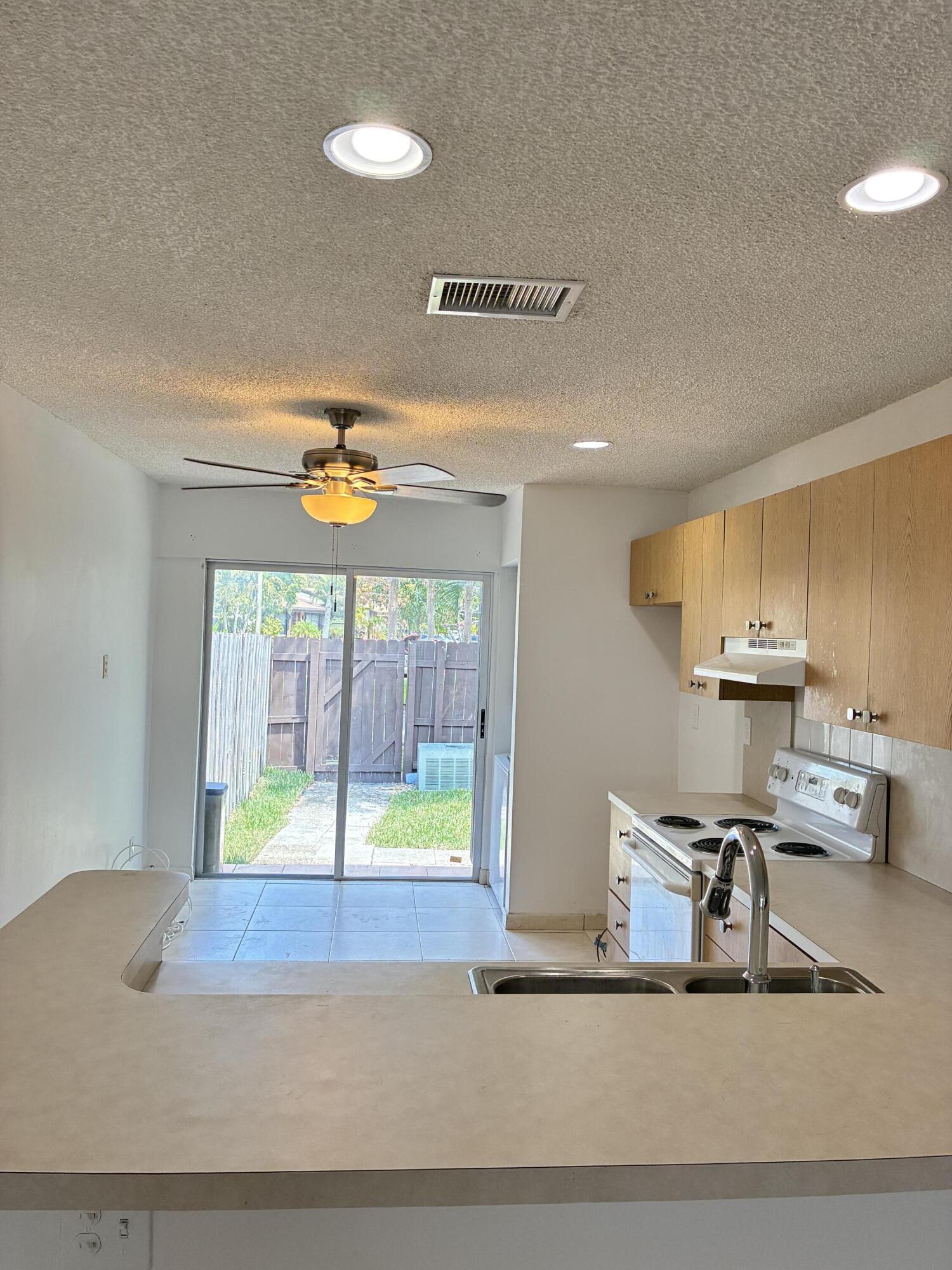 2301 Buttonwood Pembroke Pines, FL 33026