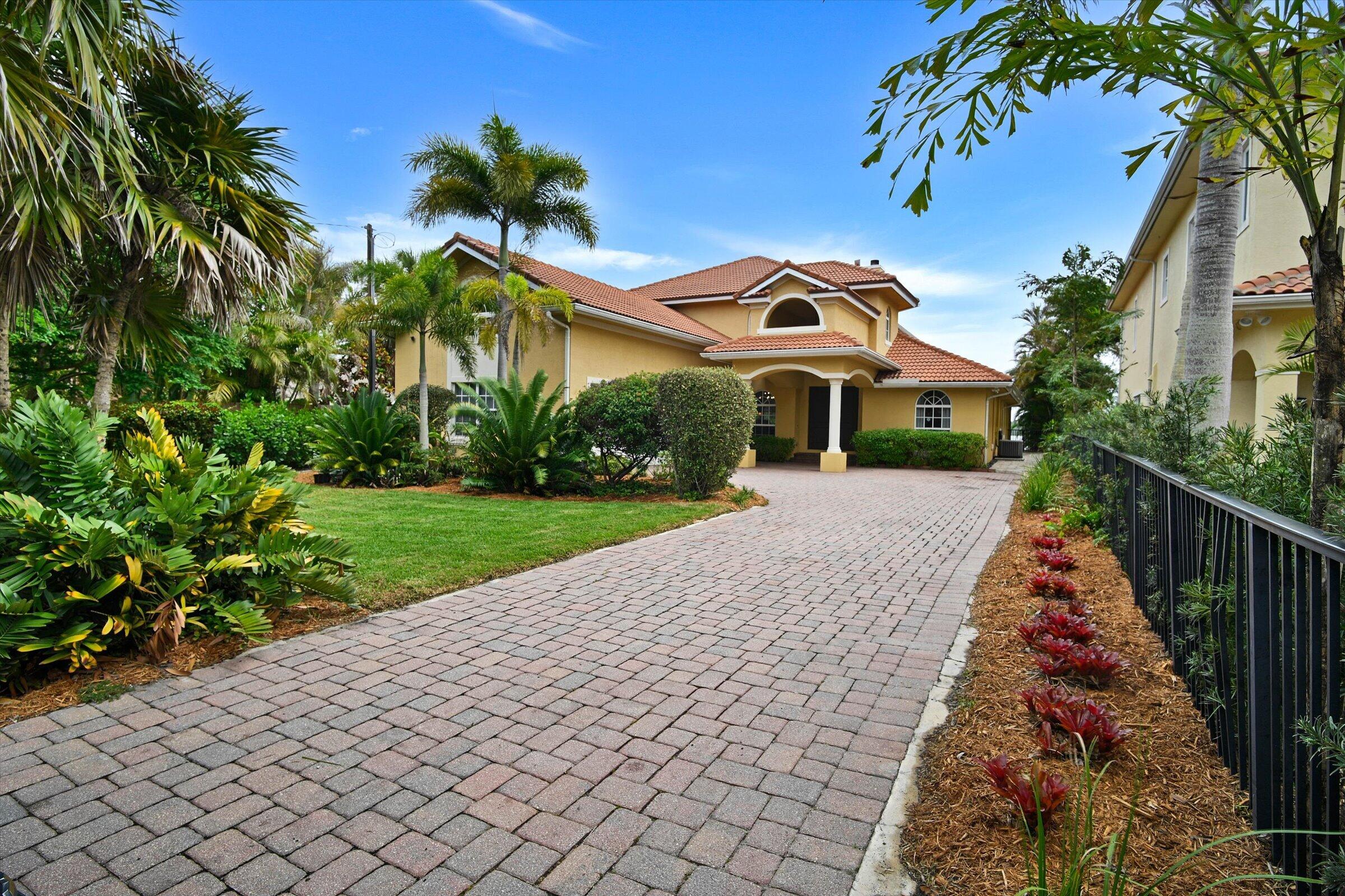 881 SE Saint Lucie