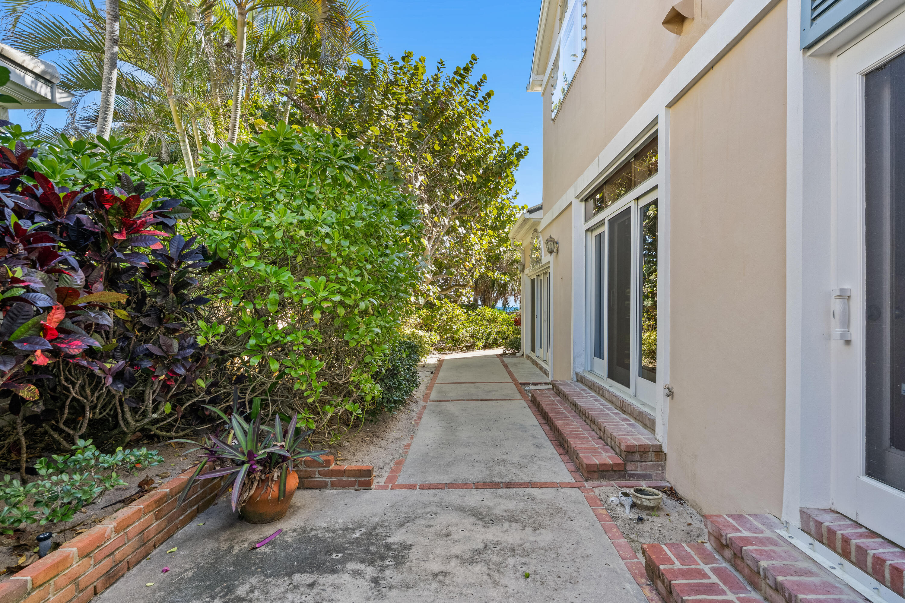 210 N Camelia Vero Beach, FL 32963