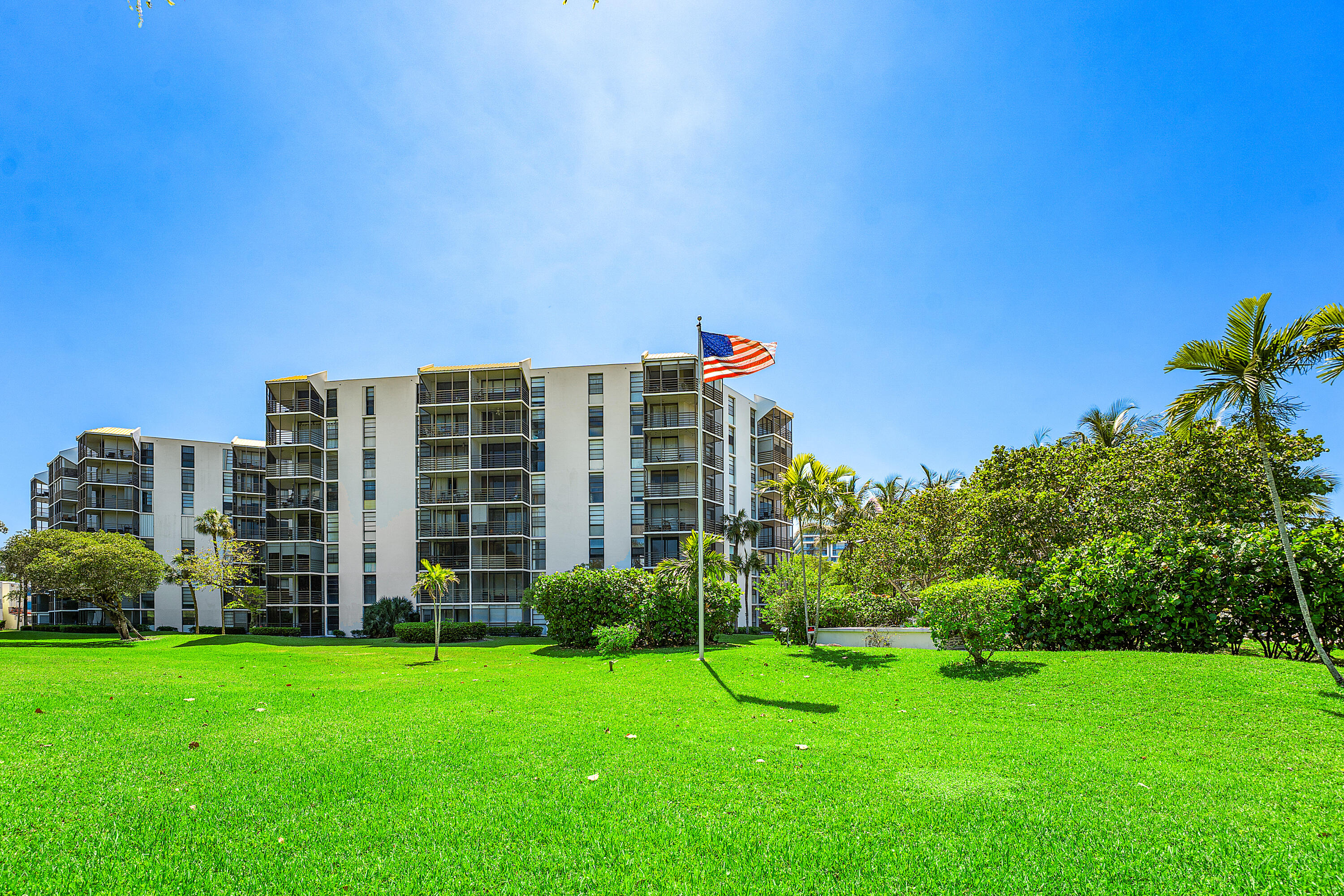 20500 W Country Clb #210