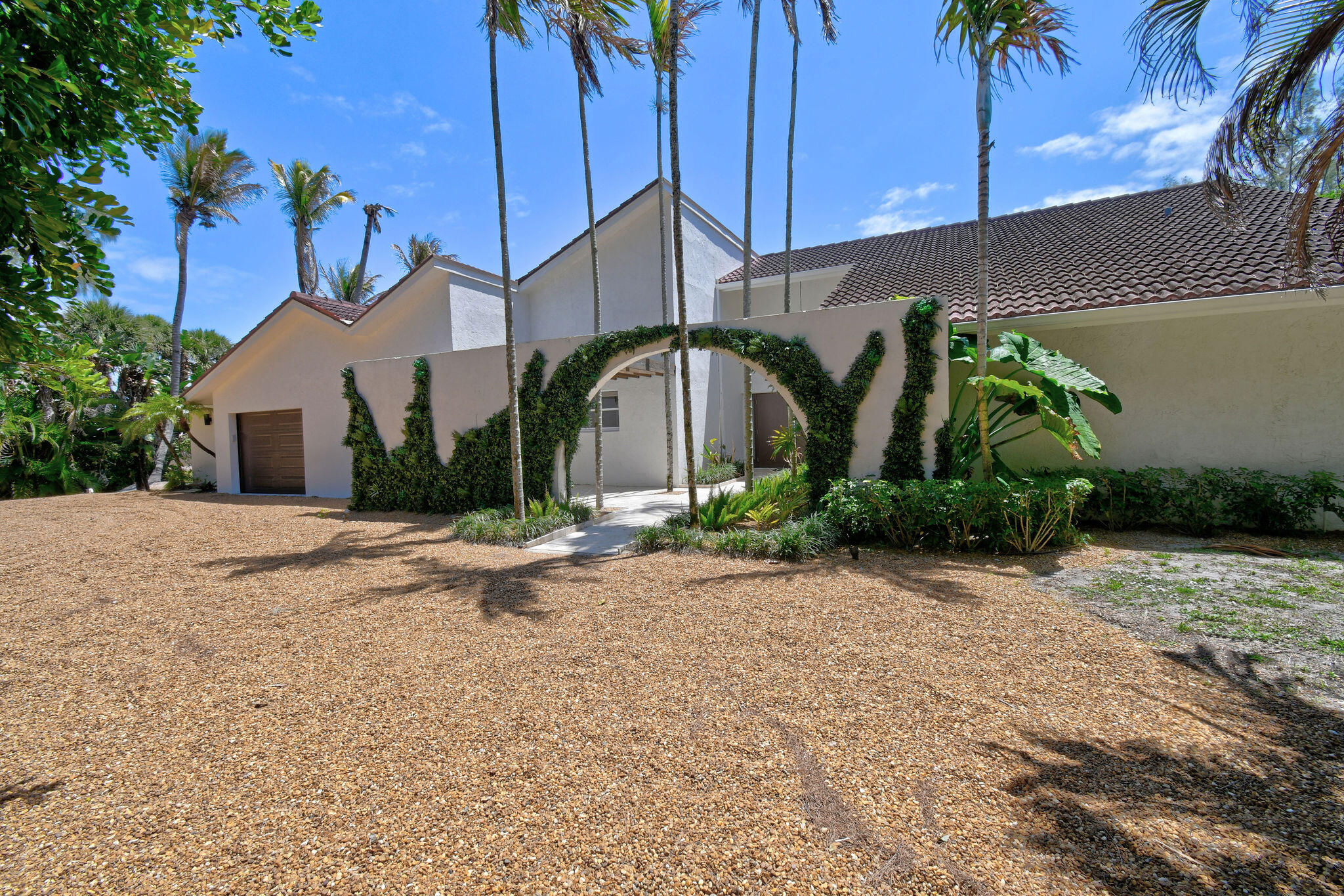 114 N Beach Jupiter Island, FL 33455