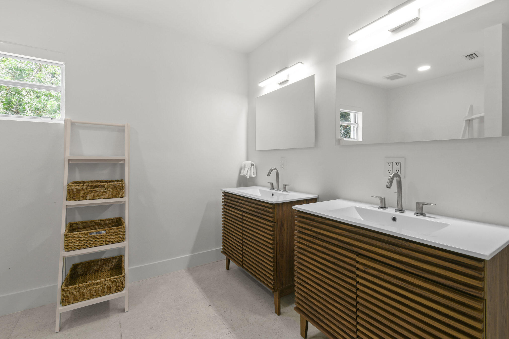 114 N Beach Jupiter Island, FL 33455