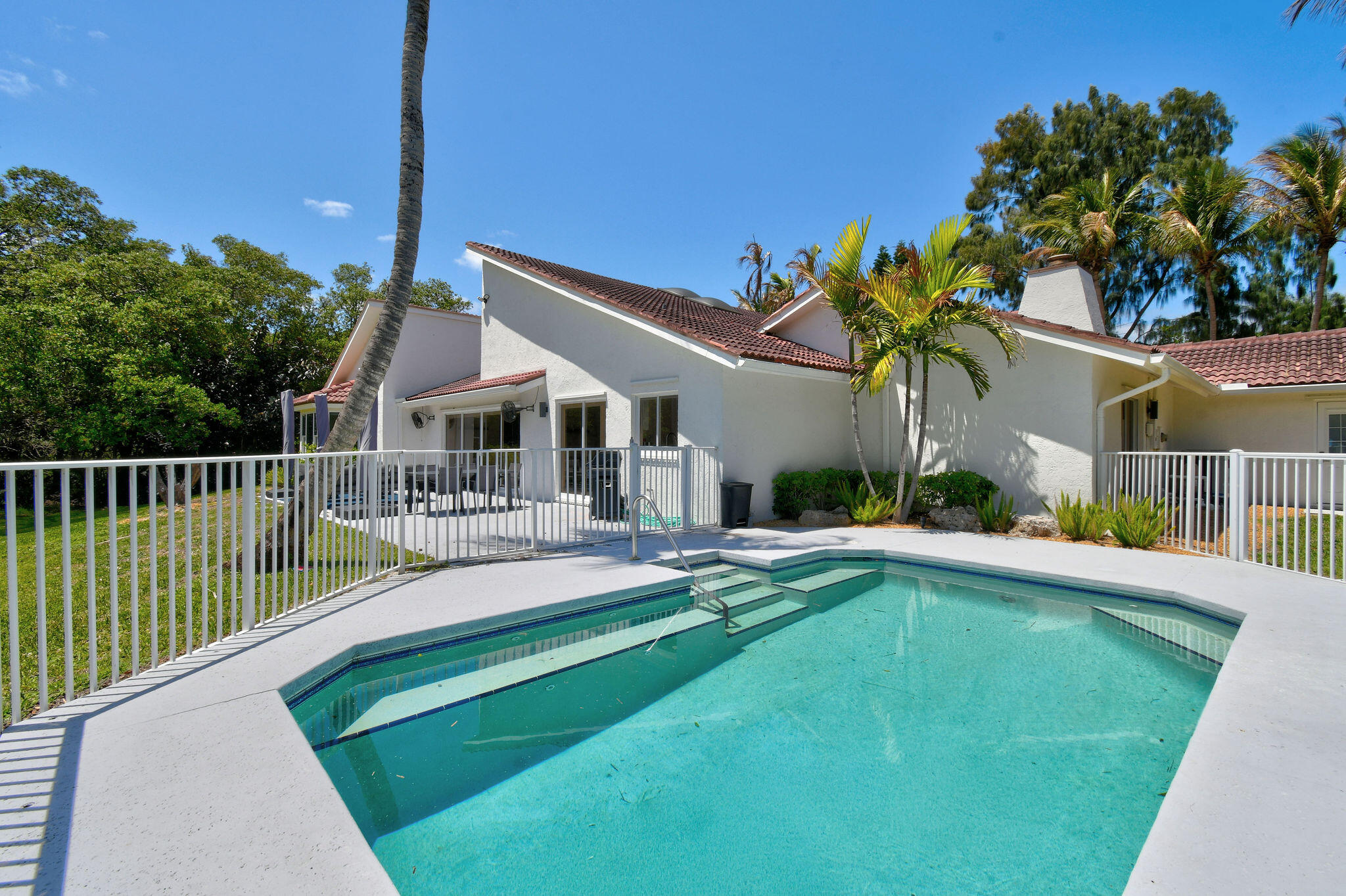 114 N Beach Jupiter Island, FL 33455