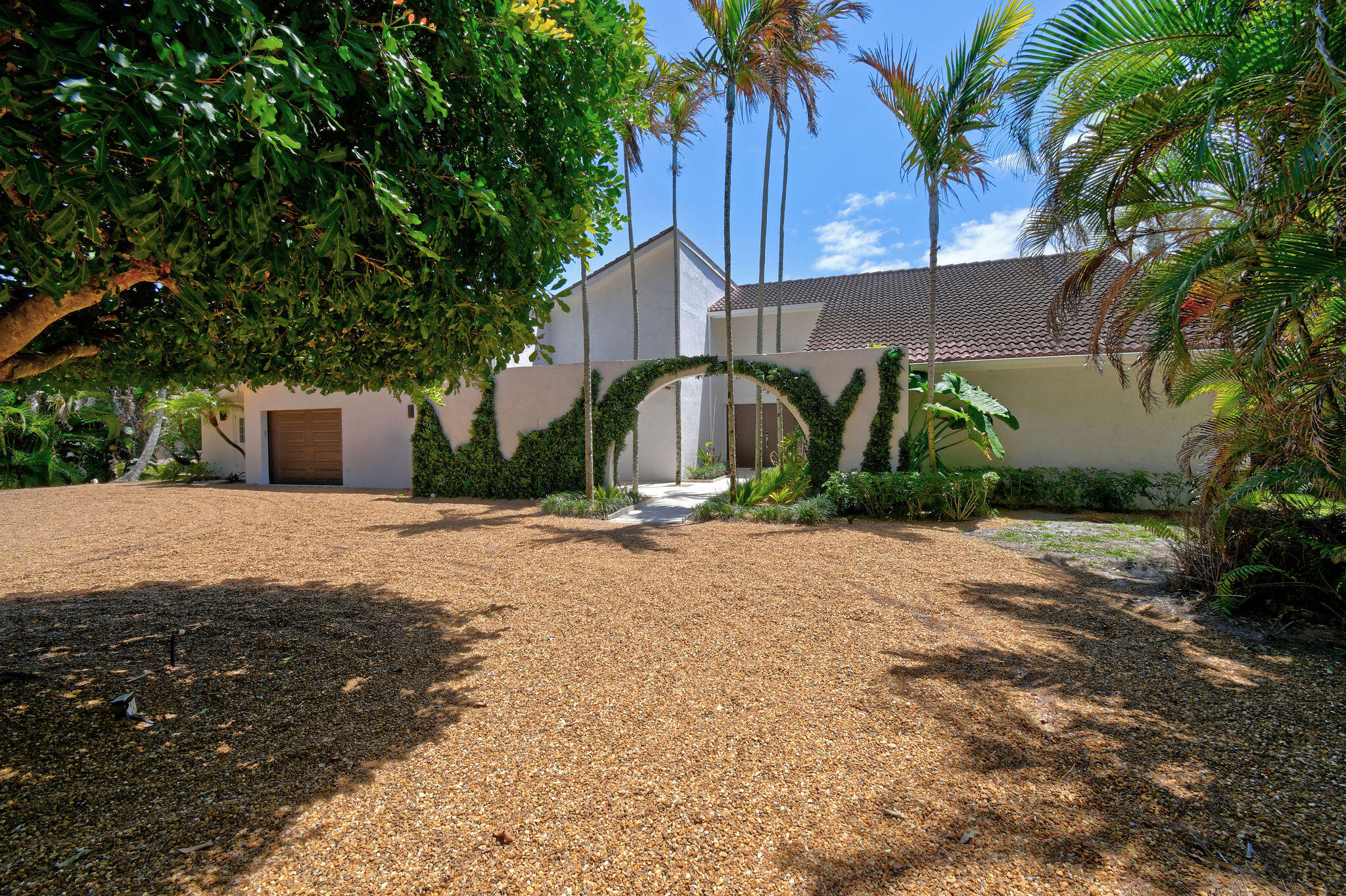 114 N Beach Jupiter Island, FL 33455