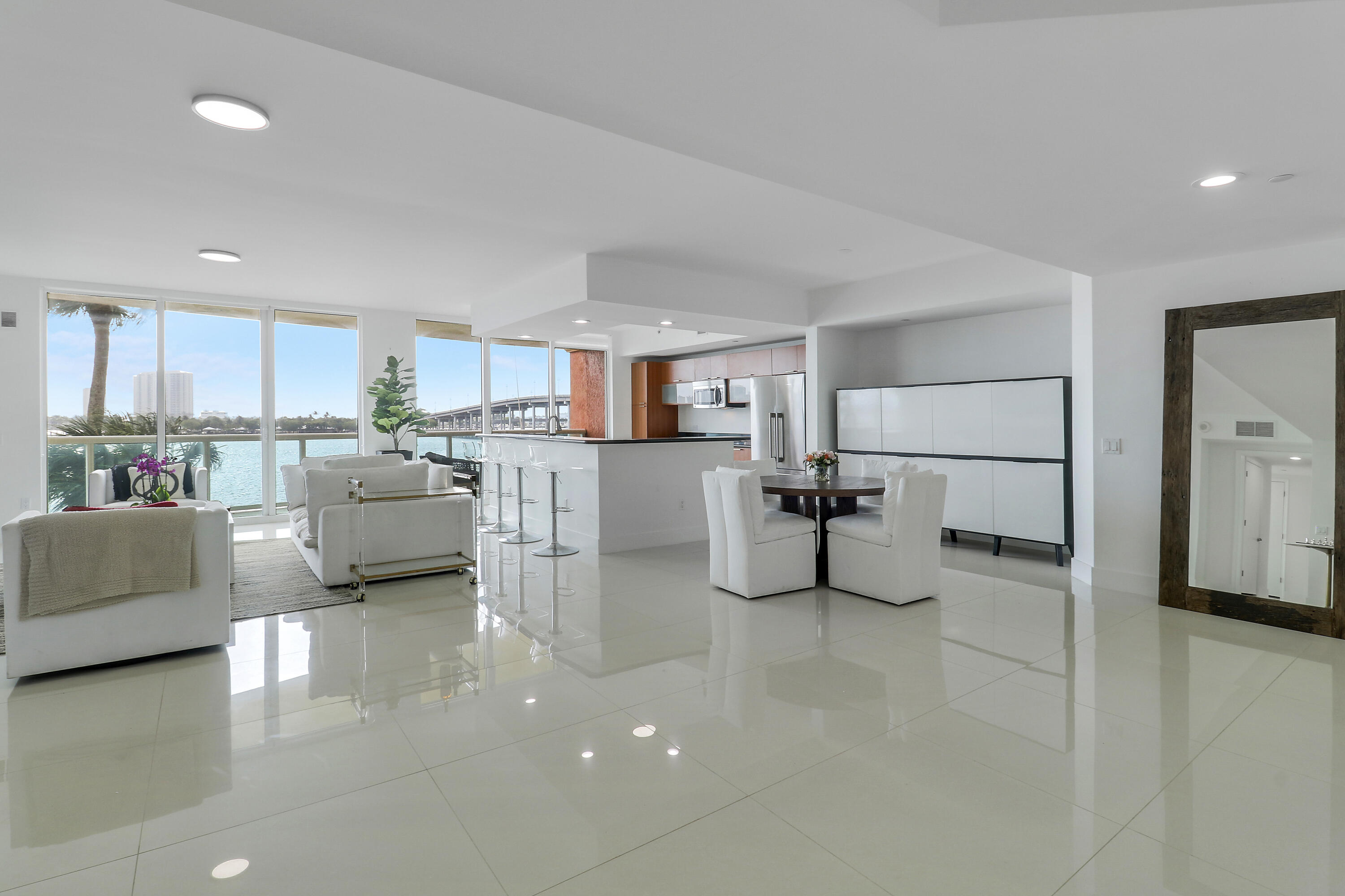 2640 Lake Shr #307 Riviera Beach, FL 33404