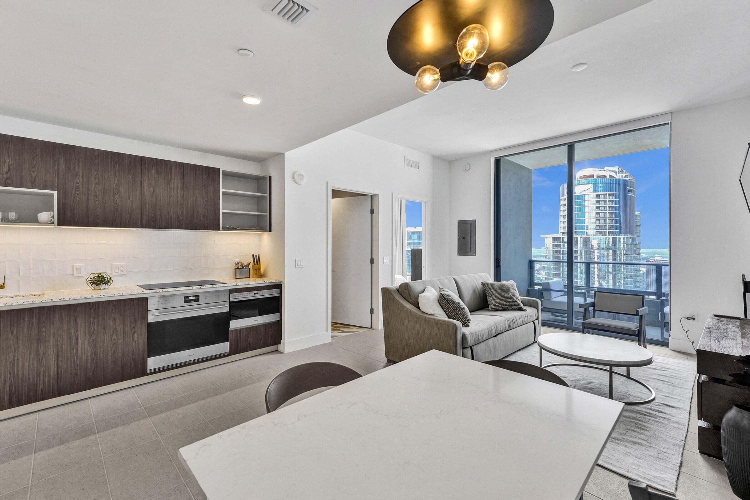 159 NE 6th #4813