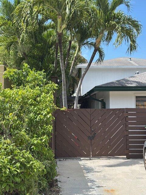 1637 NE 5th #2