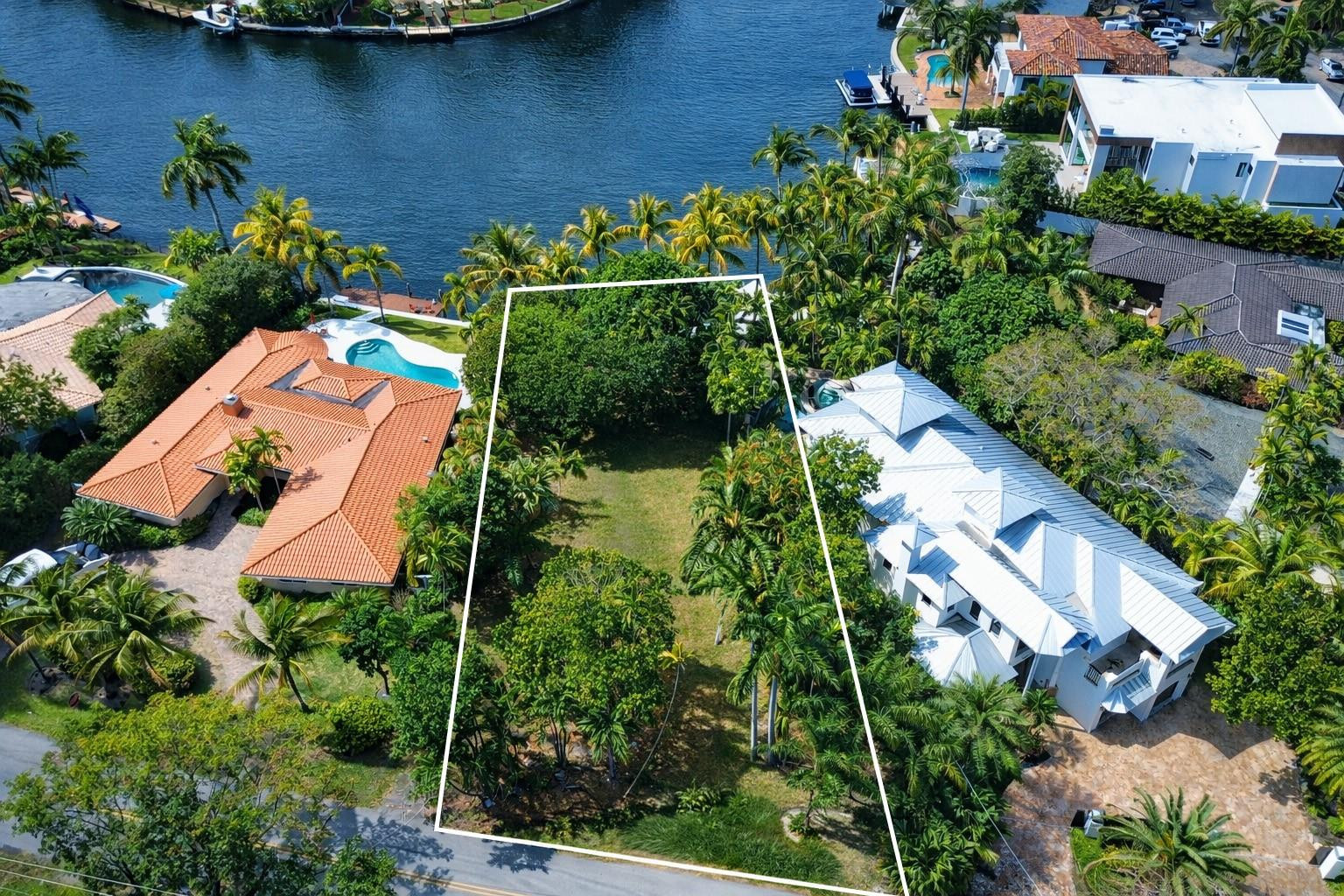 2405 Middle Riv Fort Lauderdale, FL 33305