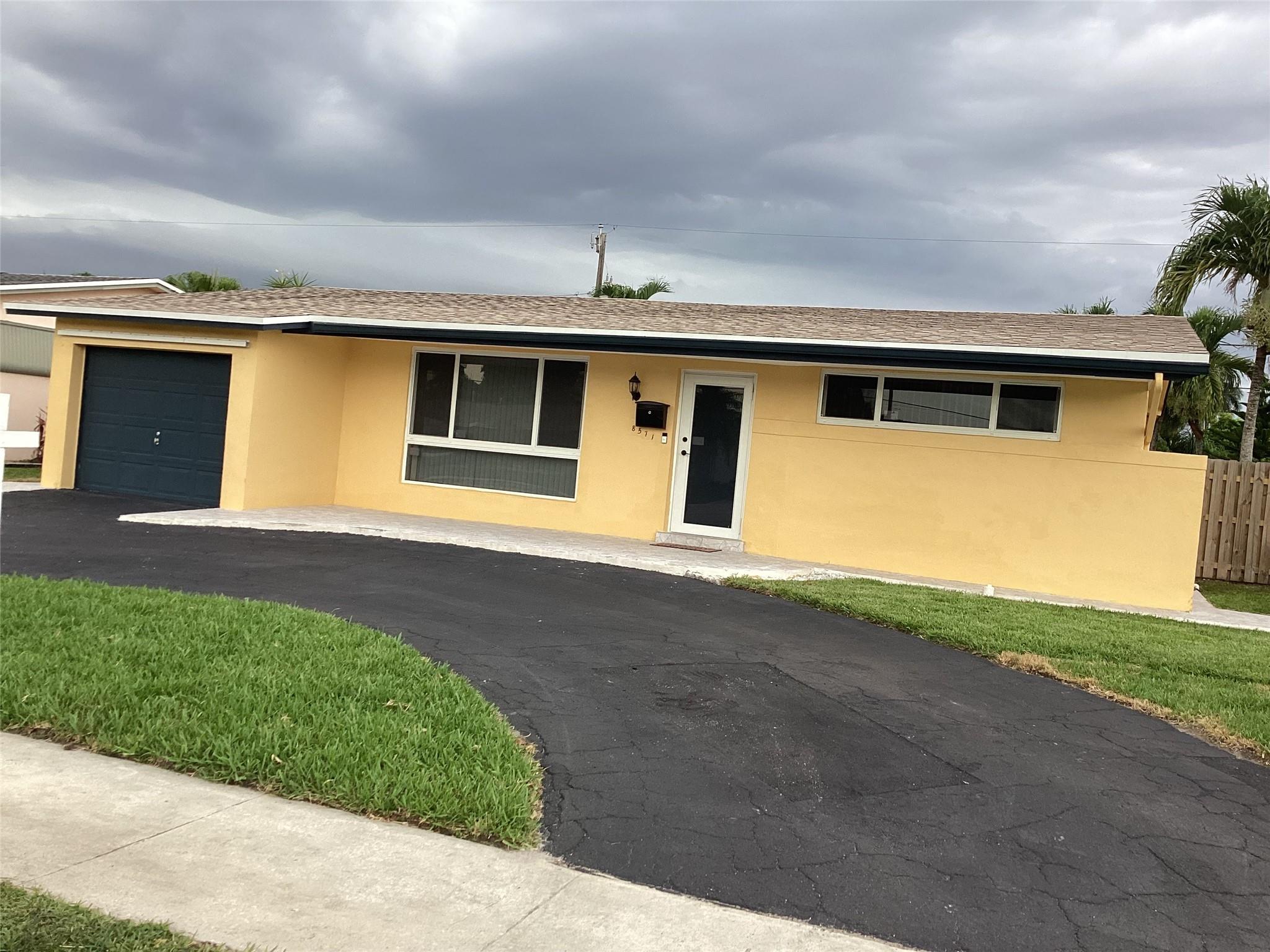 8571 NW 26th St,Sunrise, FL 33322