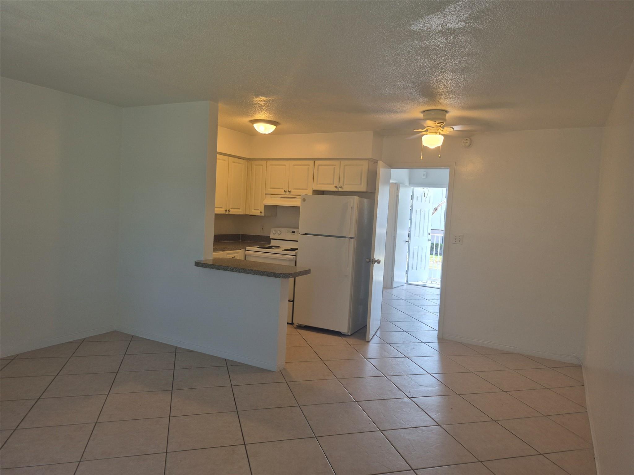 1960 NE 48th St #8
