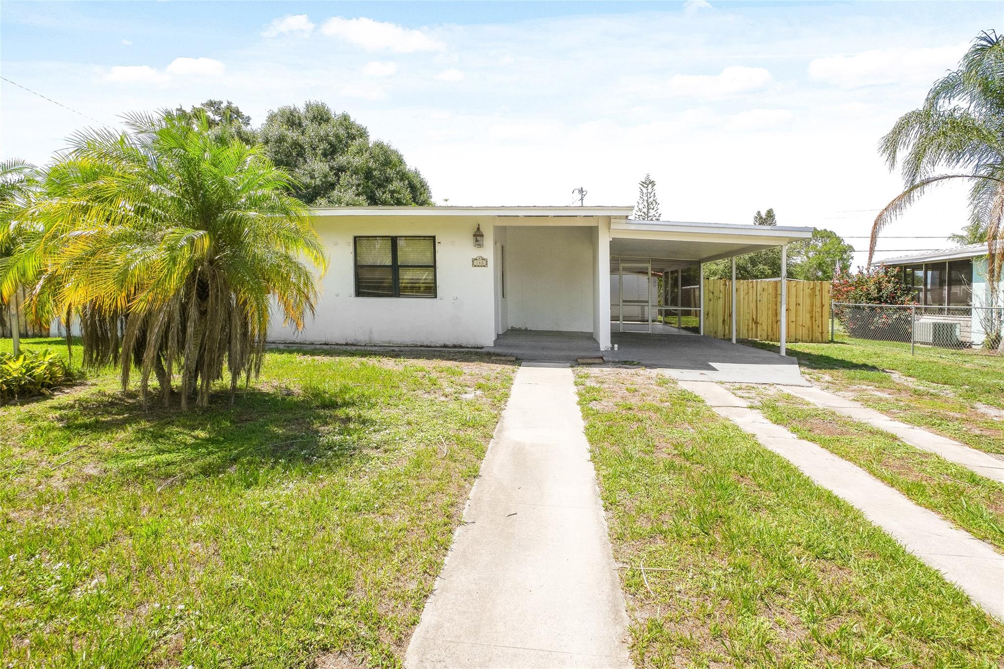 140 SE Serenata Ct