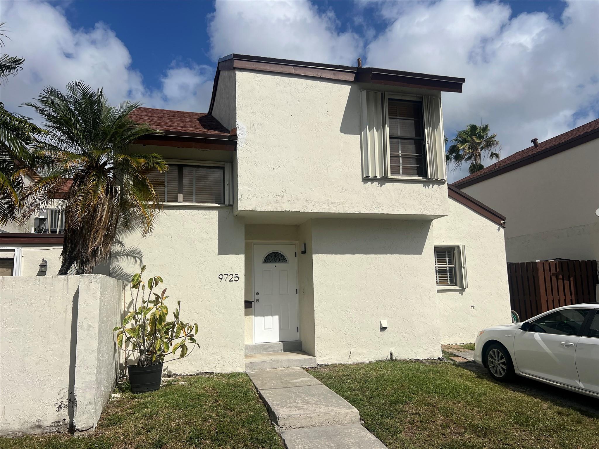 9725 NW 5th Ter