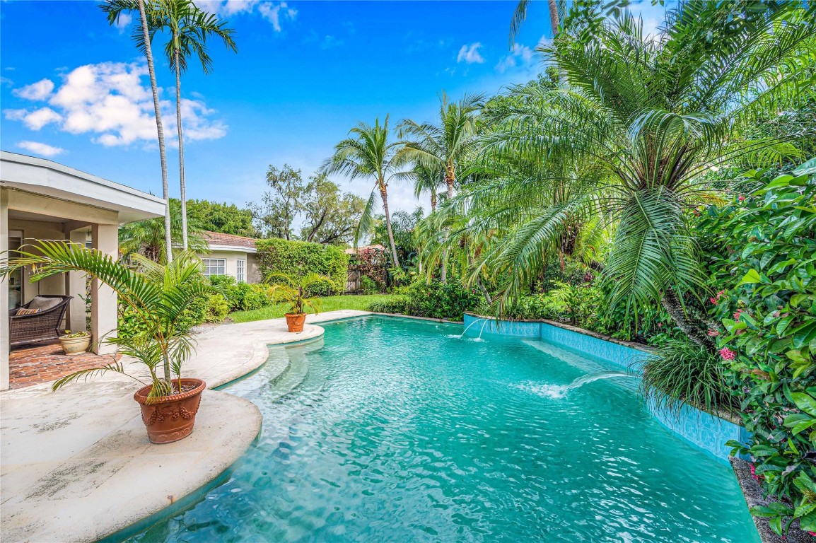 1612 E Lake Fort Lauderdale, FL 33316