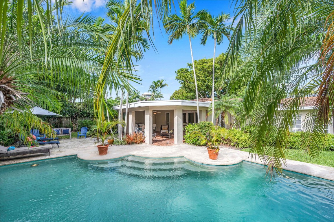 1612 E Lake Fort Lauderdale, FL 33316