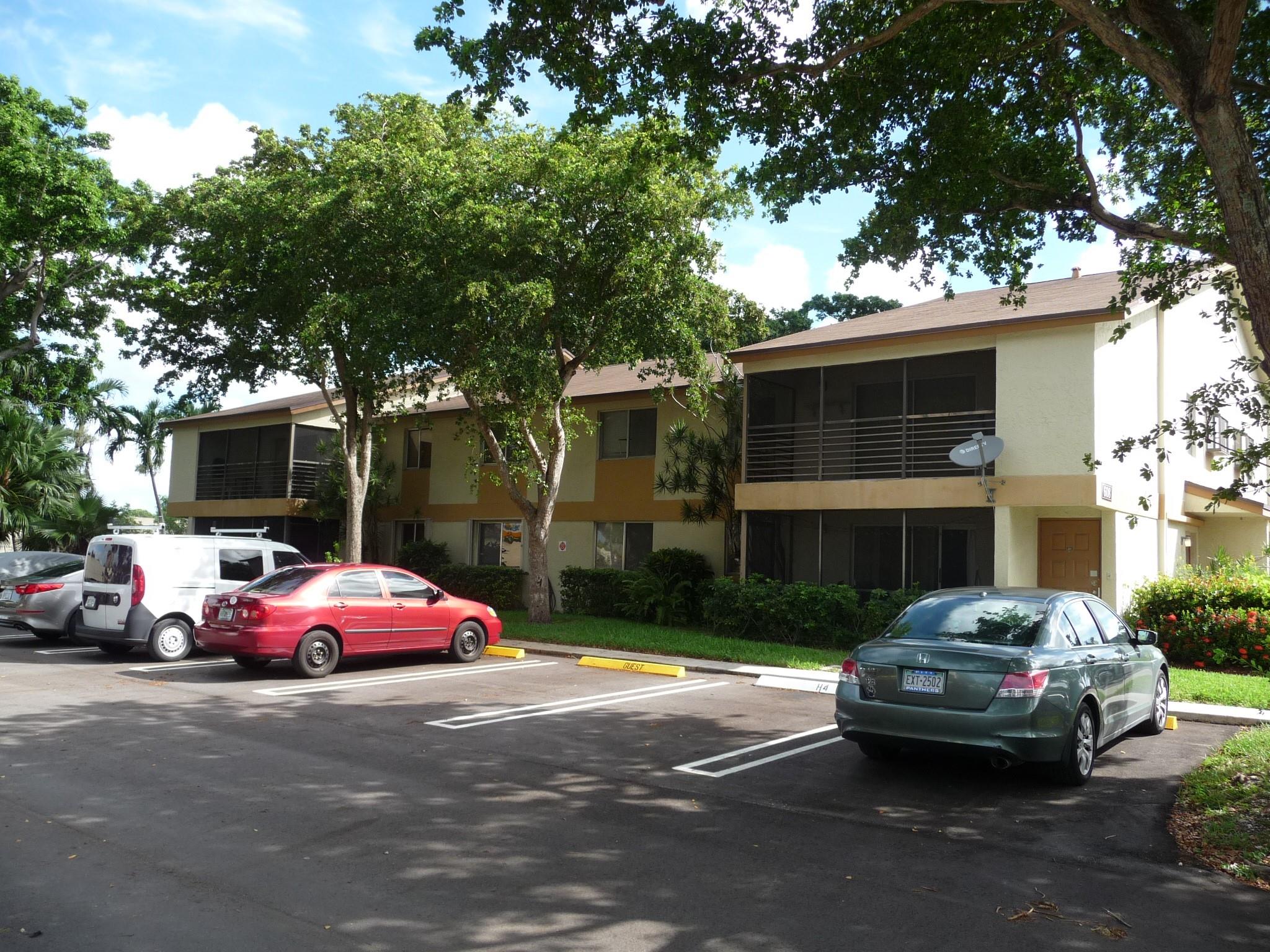 608 Gardens Dr #204