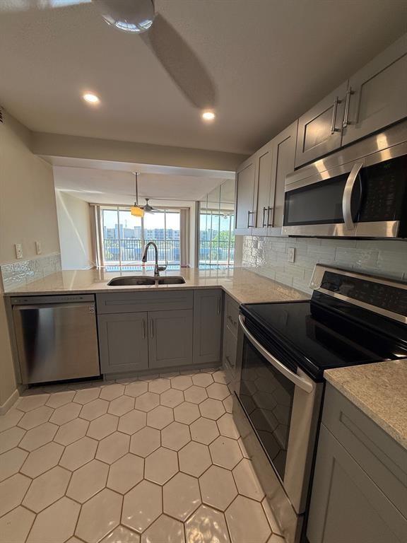 9 Royal Palm Way #6040