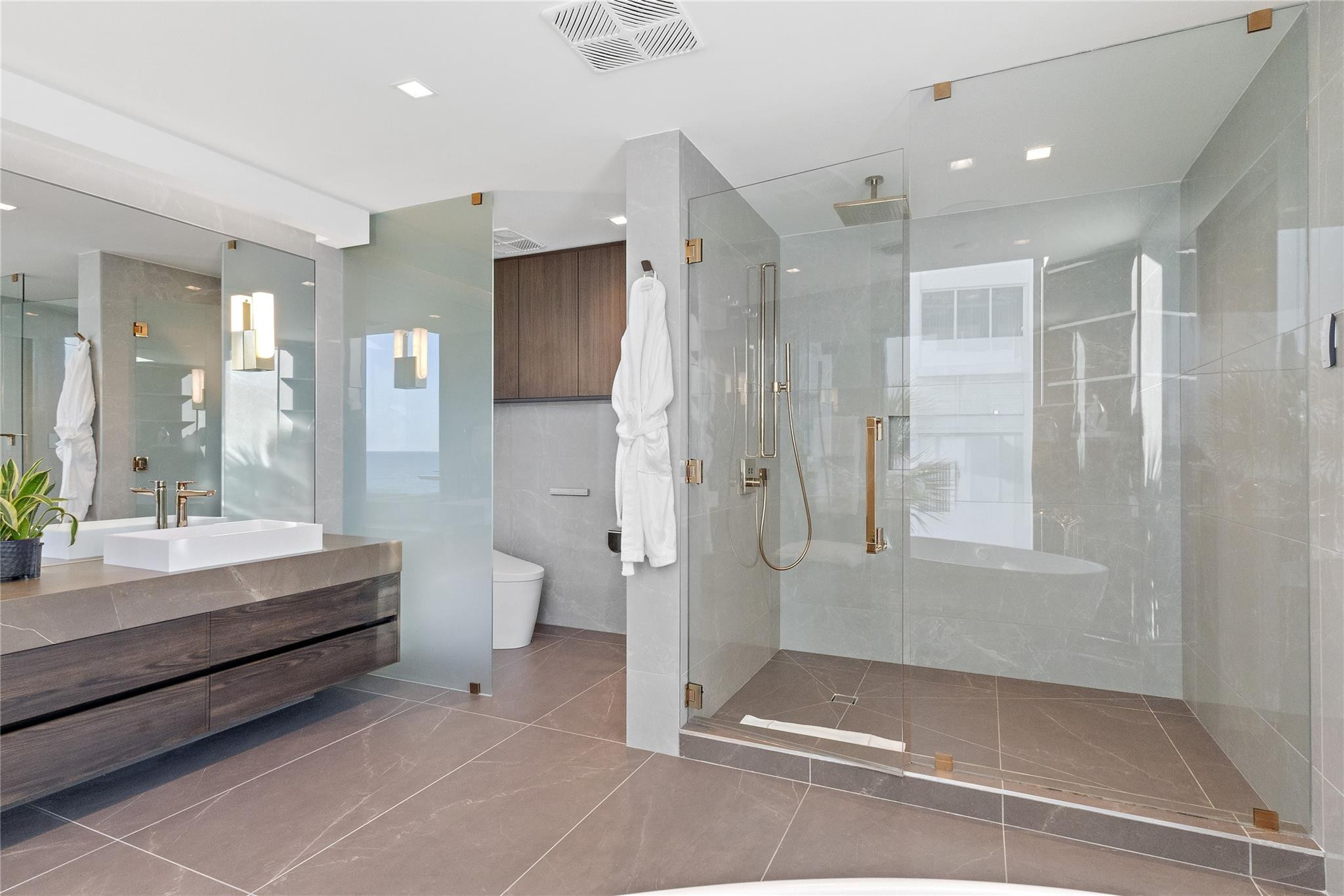 1116 N Ocean #301 Pompano Beach, FL 33062