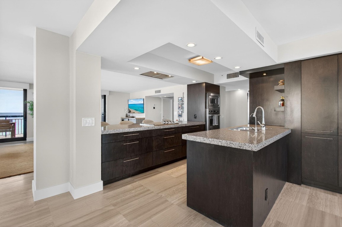 5380 N Ocean #12J Riviera Beach, FL 33404