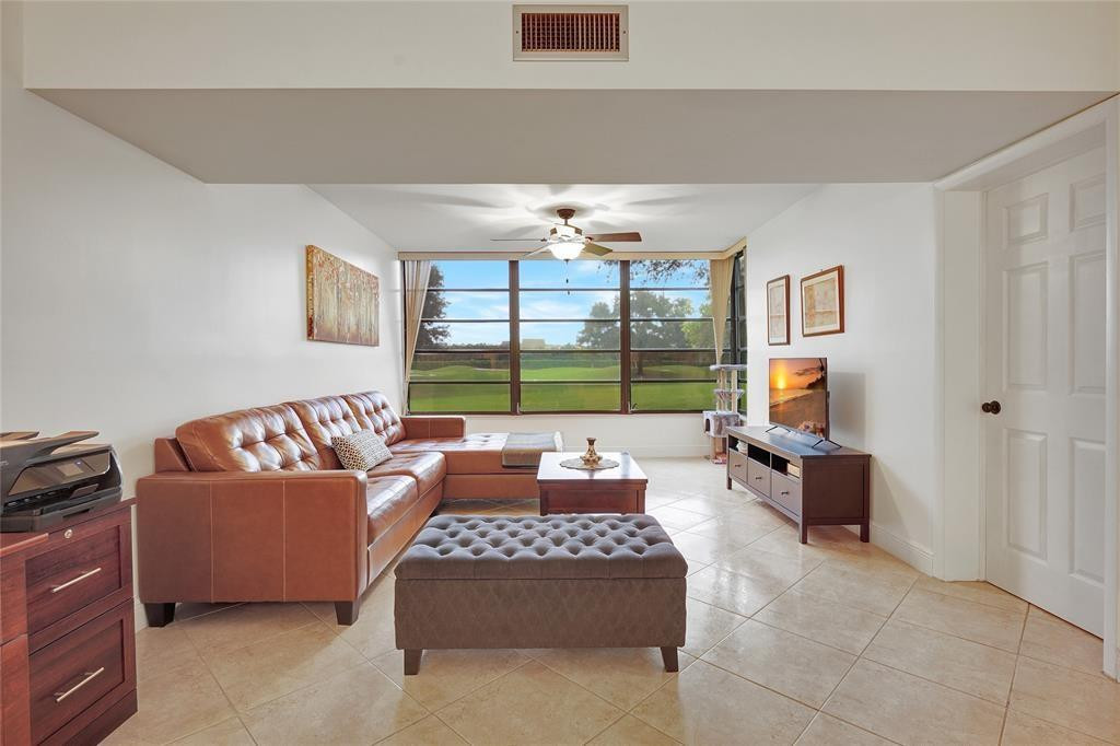 1502 Whitehall Dr #106 Davie, FL 33324