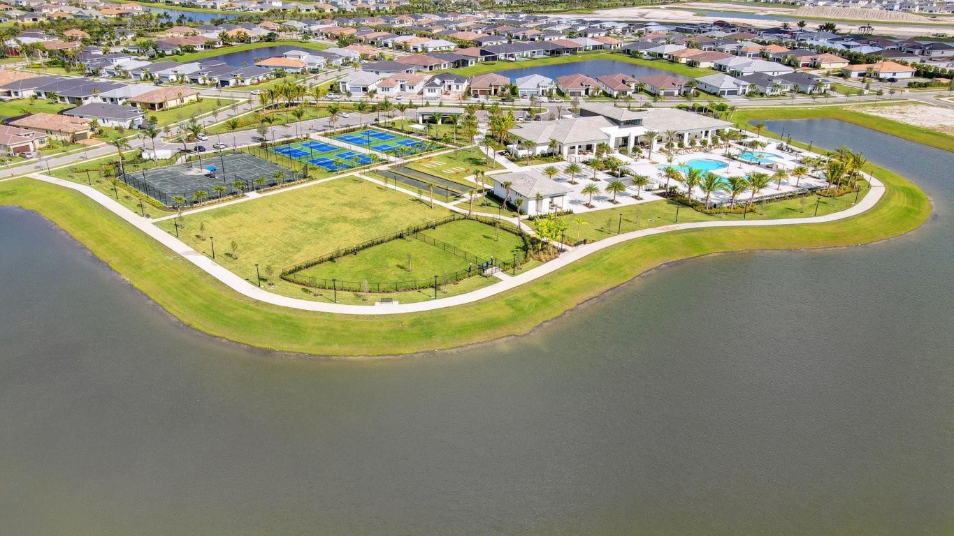 15865 Ln Loxahatchee, FL 33470