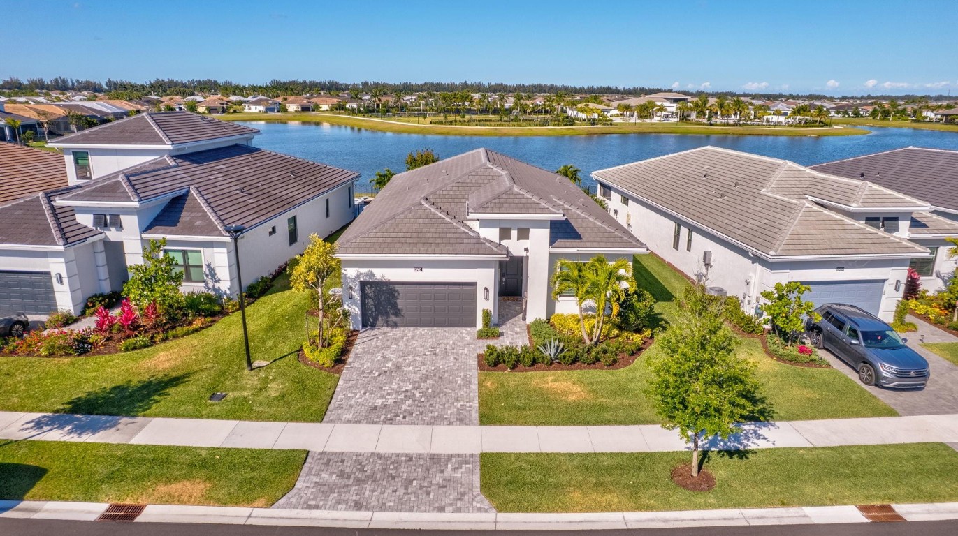 15865 Ln Loxahatchee, FL 33470