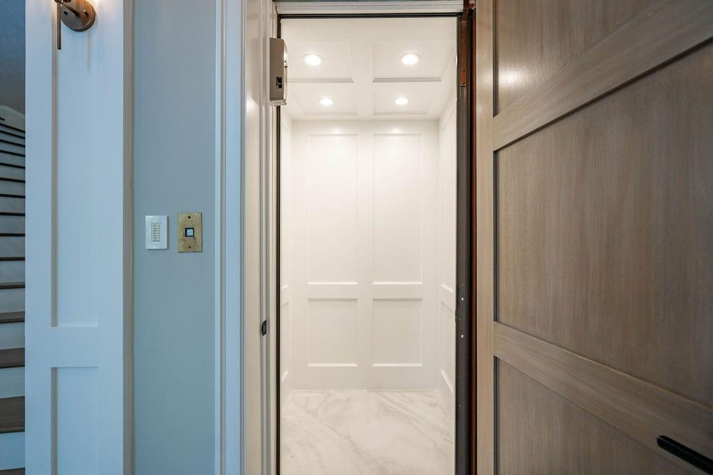 2457 NE 26th Lighthouse Point, FL 33064