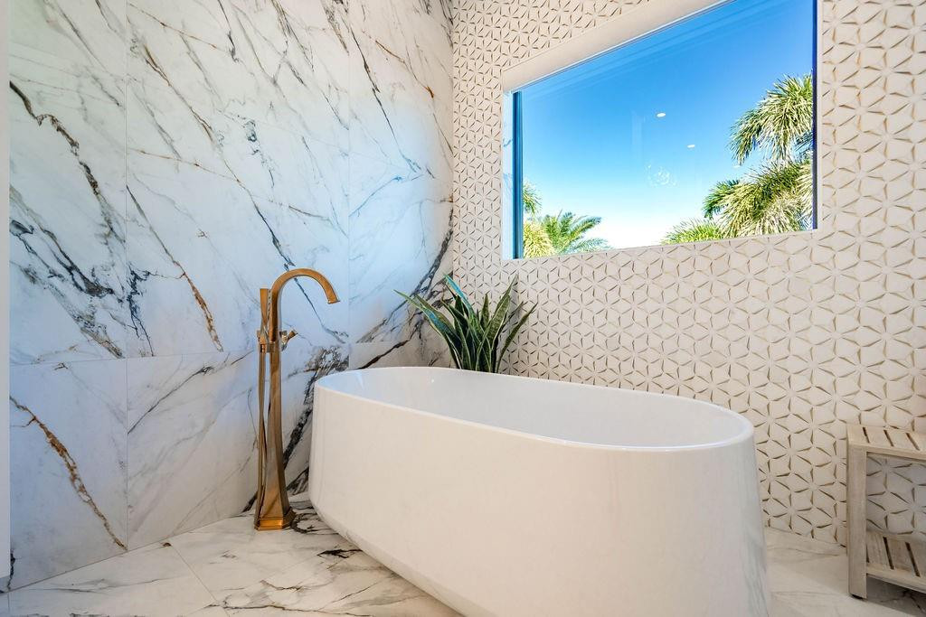 2457 NE 26th Lighthouse Point, FL 33064