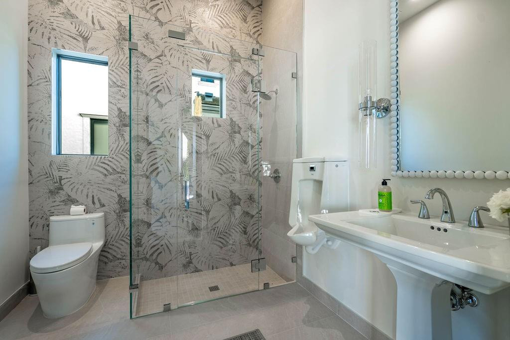 2457 NE 26th Lighthouse Point, FL 33064