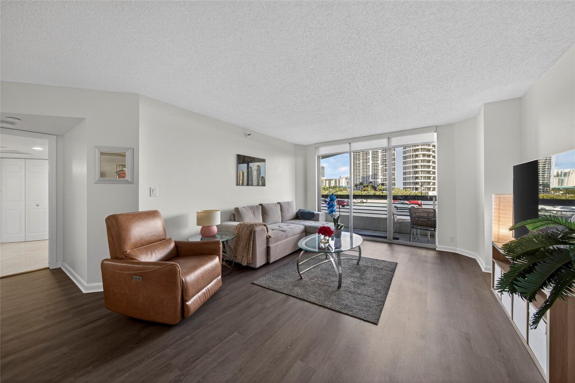 3530 Mystic Pointe #512