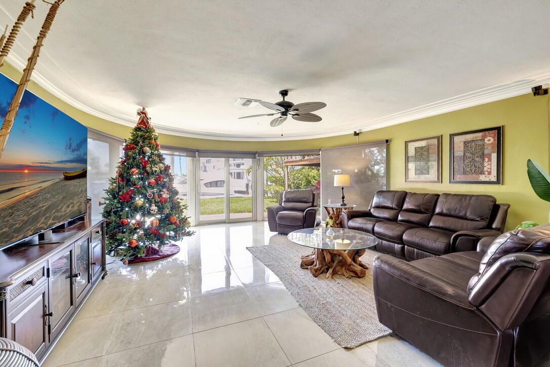 2360 SE 7th Dr Pompano Beach, FL 33062