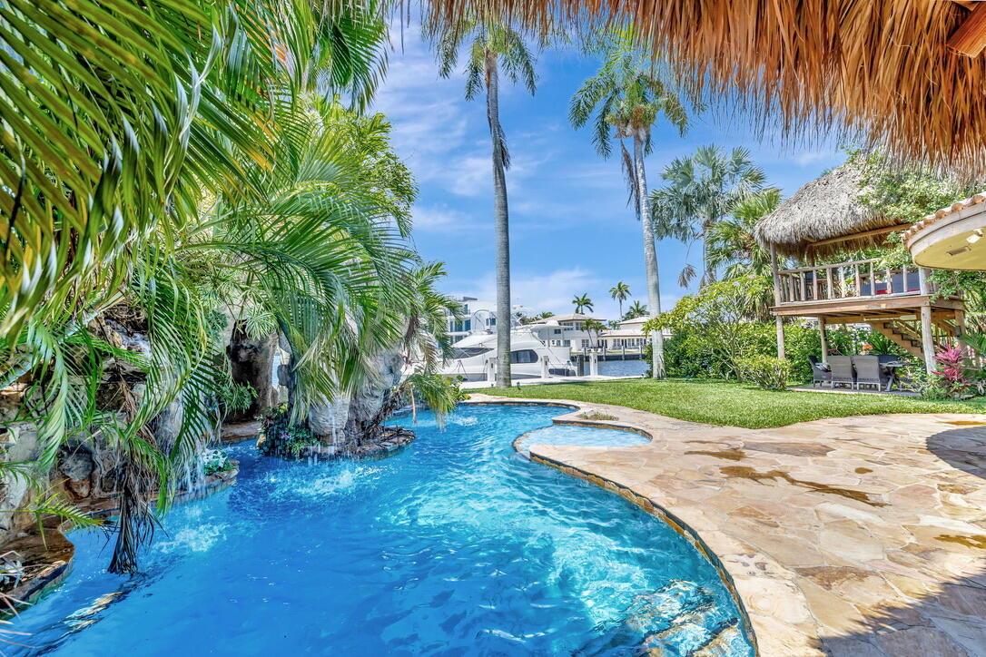 2360 SE 7th Dr Pompano Beach, FL 33062