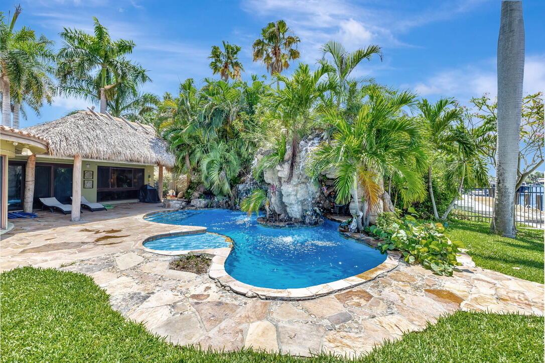 2360 SE 7th Dr Pompano Beach, FL 33062