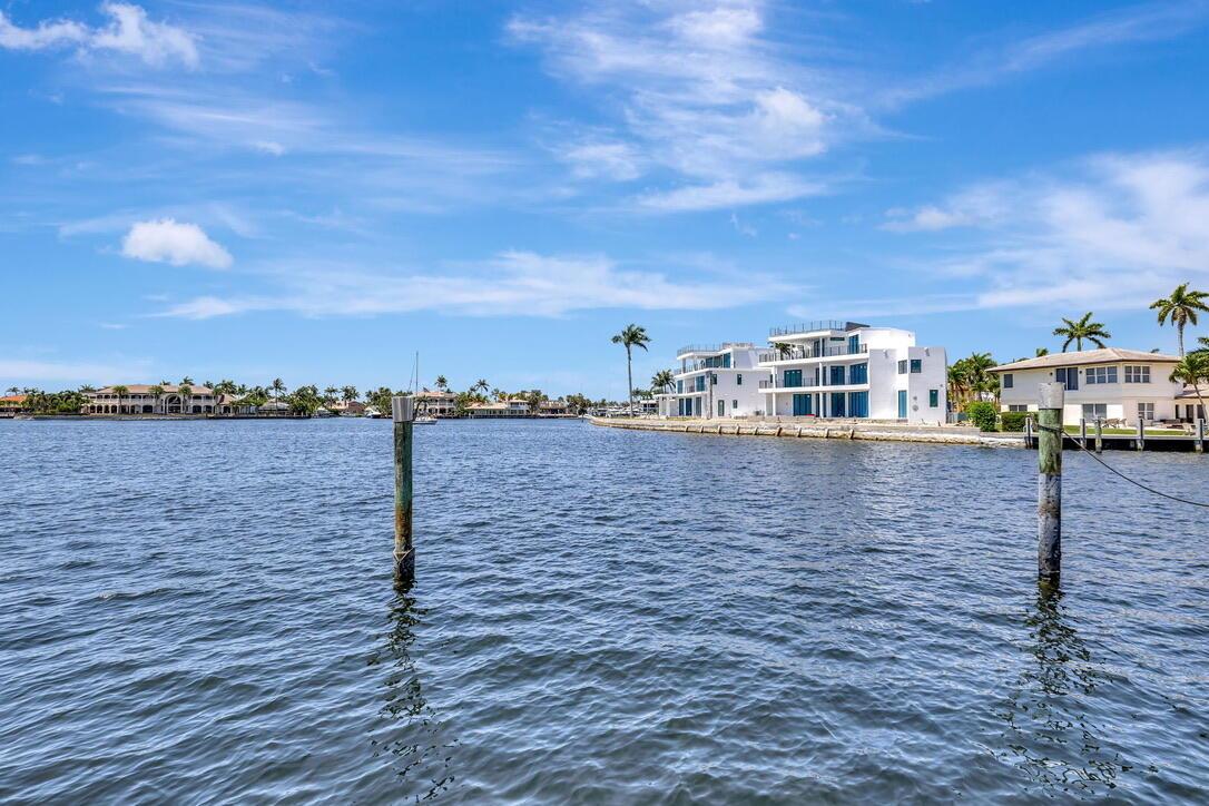 2360 SE 7th Dr Pompano Beach, FL 33062