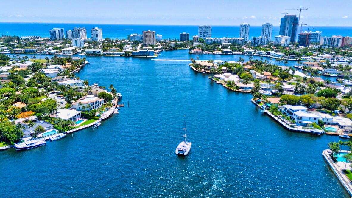 2360 SE 7th Dr Pompano Beach, FL 33062