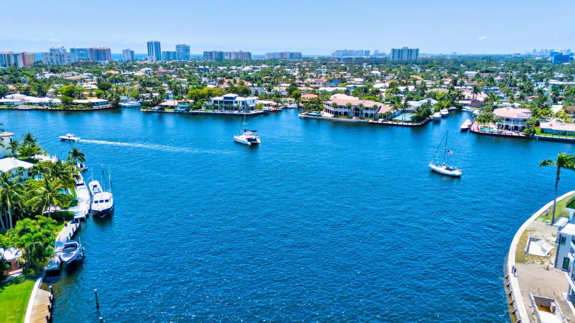 2360 SE 7th Dr Pompano Beach, FL 33062