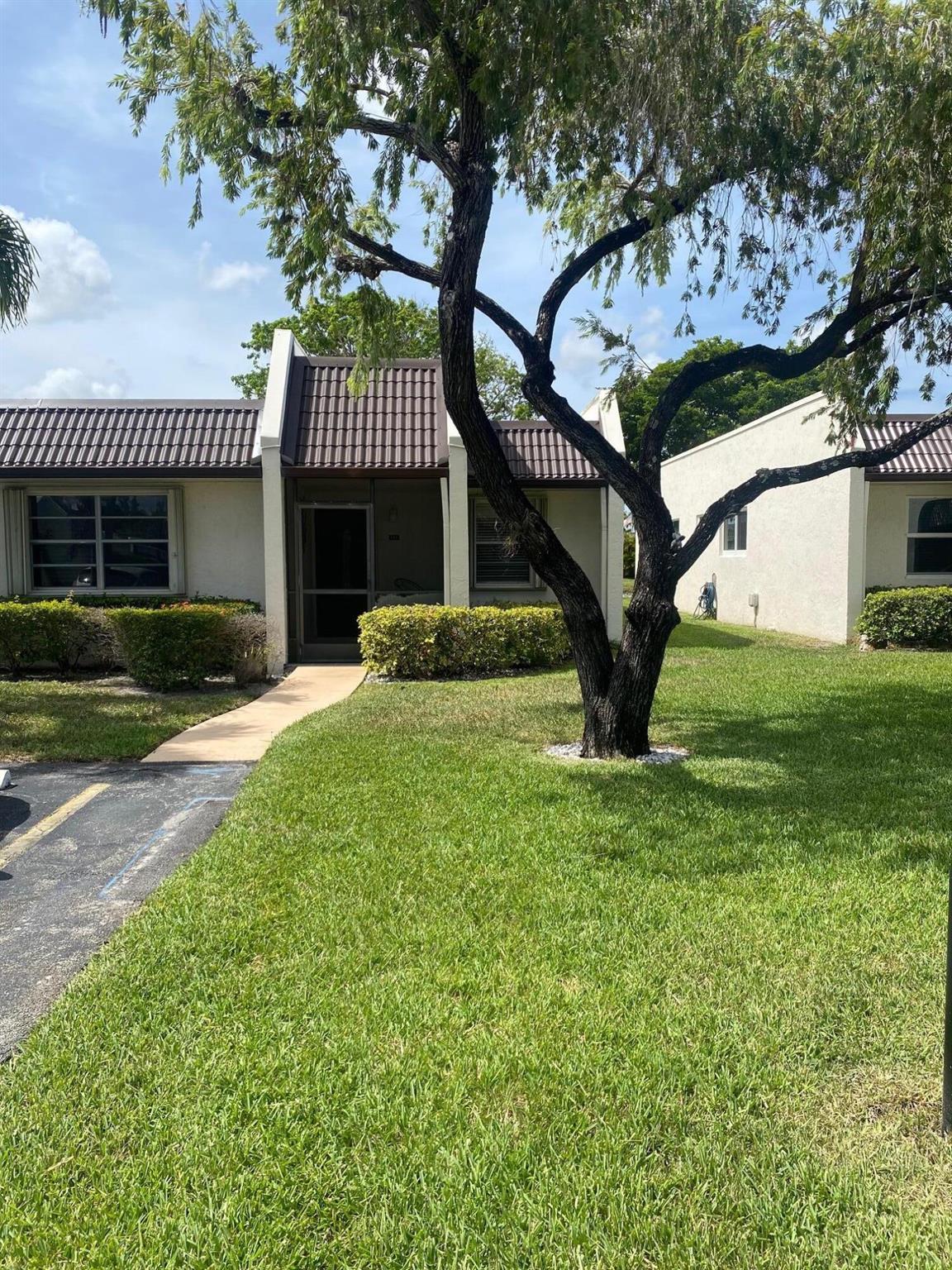 121 Lake Rebecca Dr