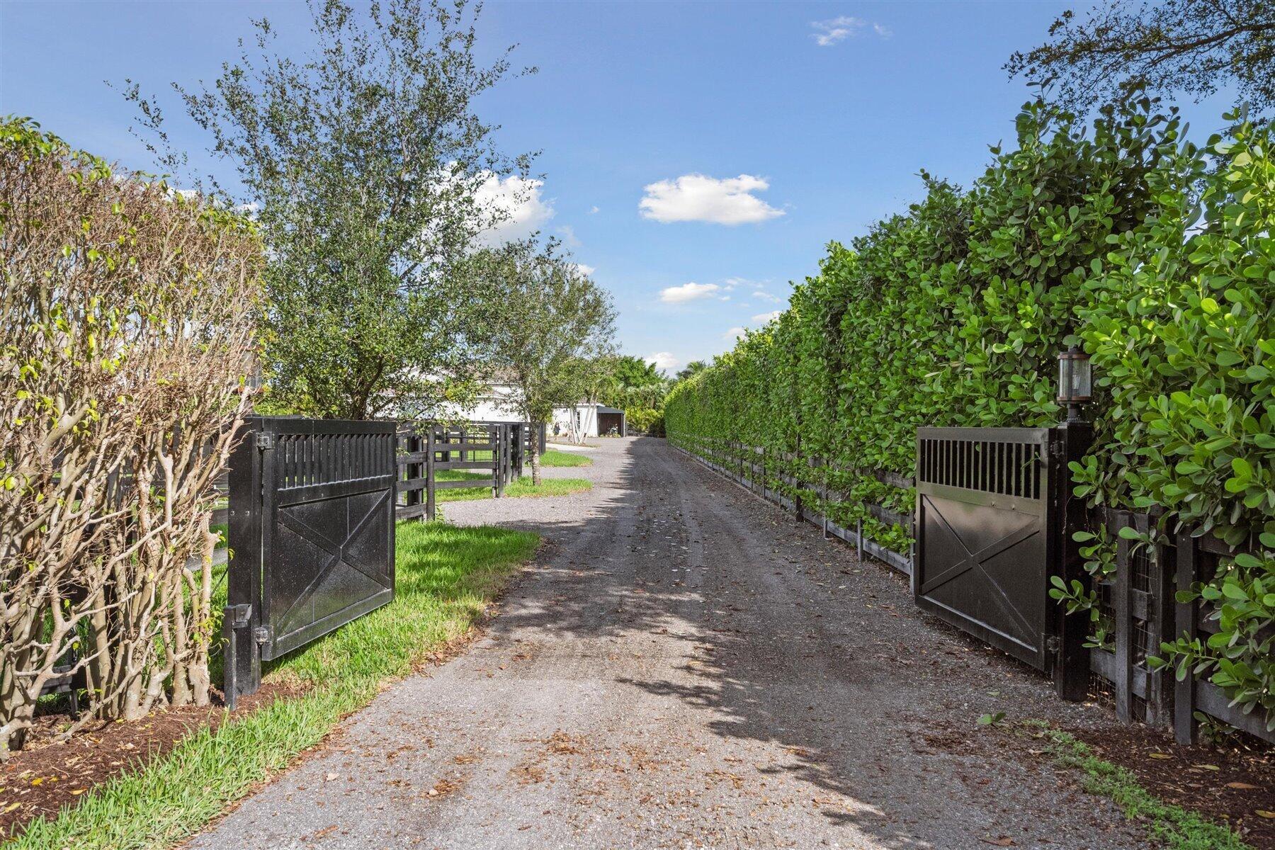 2904 Appaloosa Trl Wellington, FL 33414 2904 Appaloosa Trl Wellington, FL 33414