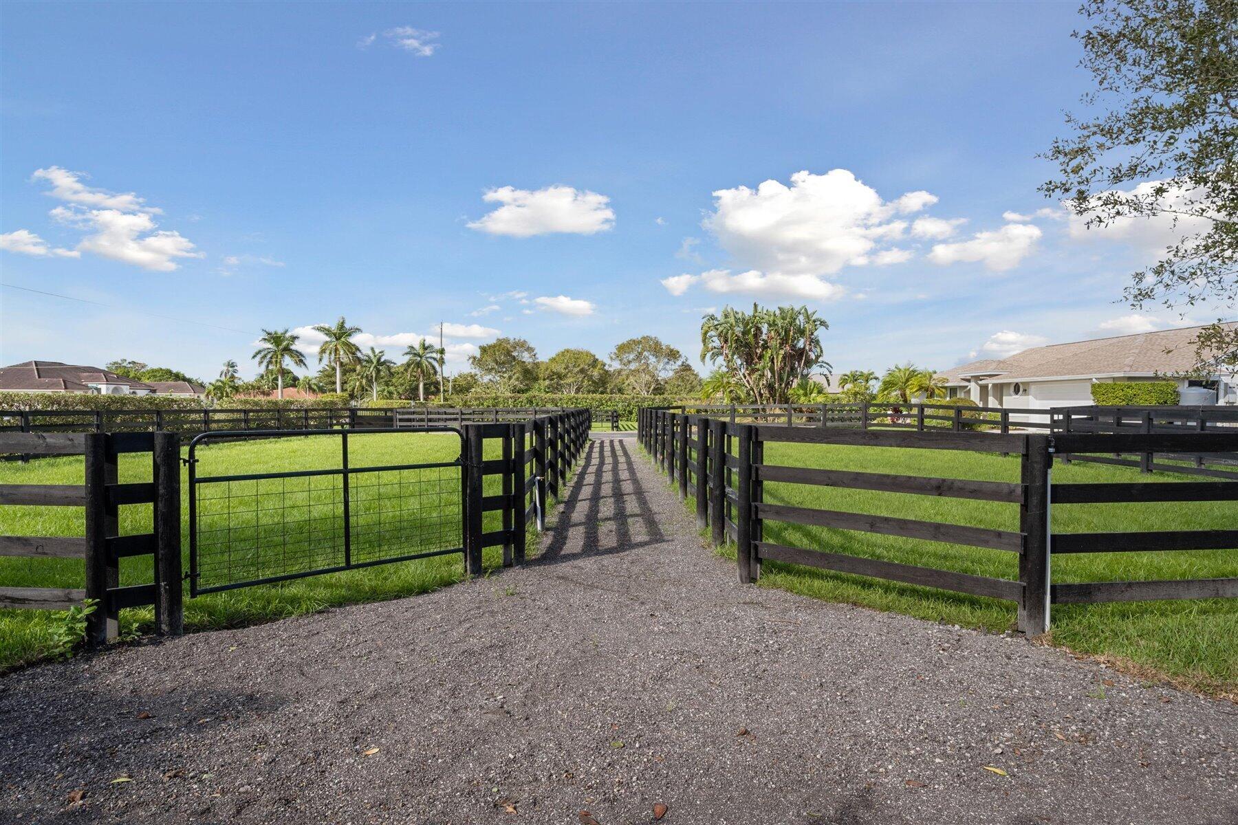 2904 Appaloosa Trl Wellington, FL 33414 2904 Appaloosa Trl Wellington, FL 33414