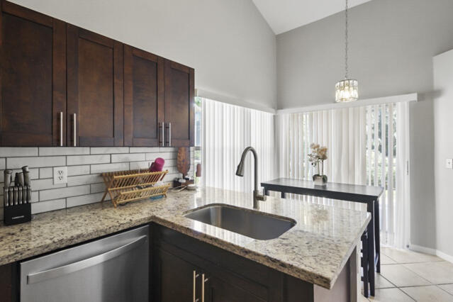 10601 Pelican Dr Wellington, FL 33414