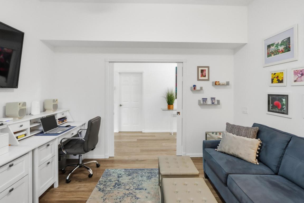 8752 Palm Riv Lake Worth, FL 33467