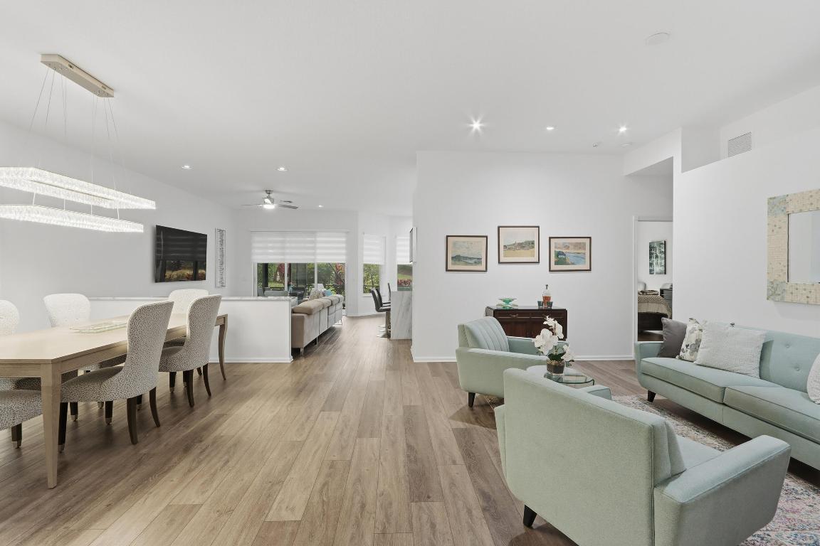 8752 Palm Riv Lake Worth, FL 33467