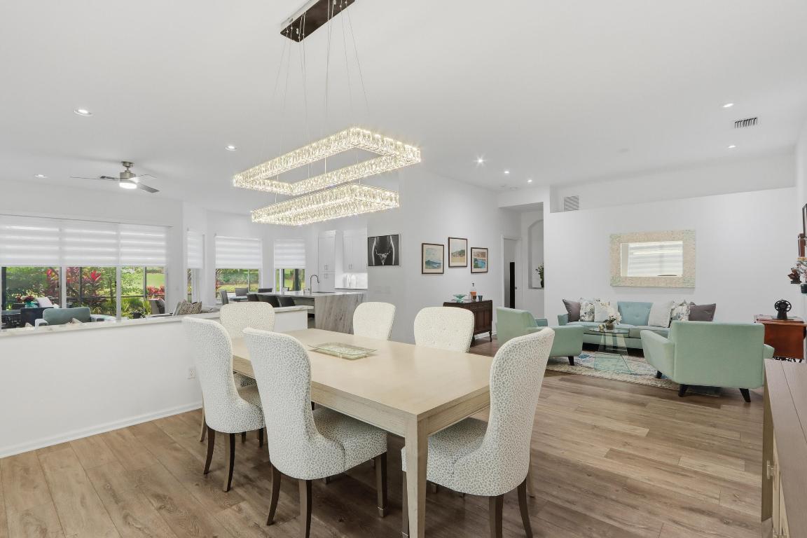 8752 Palm Riv Lake Worth, FL 33467