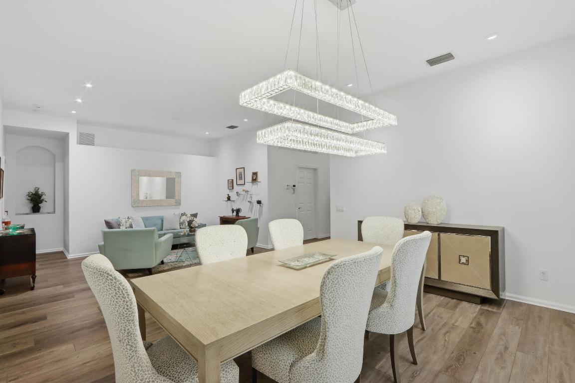 8752 Palm Riv Lake Worth, FL 33467