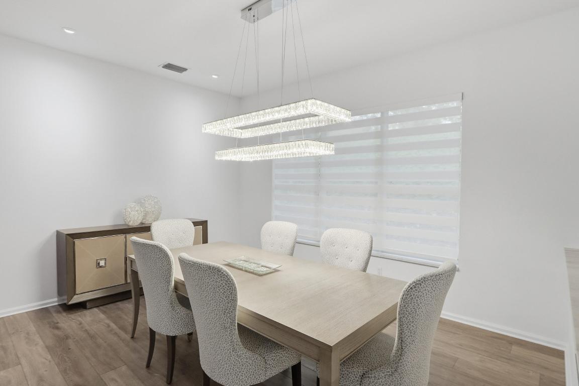 8752 Palm Riv Lake Worth, FL 33467